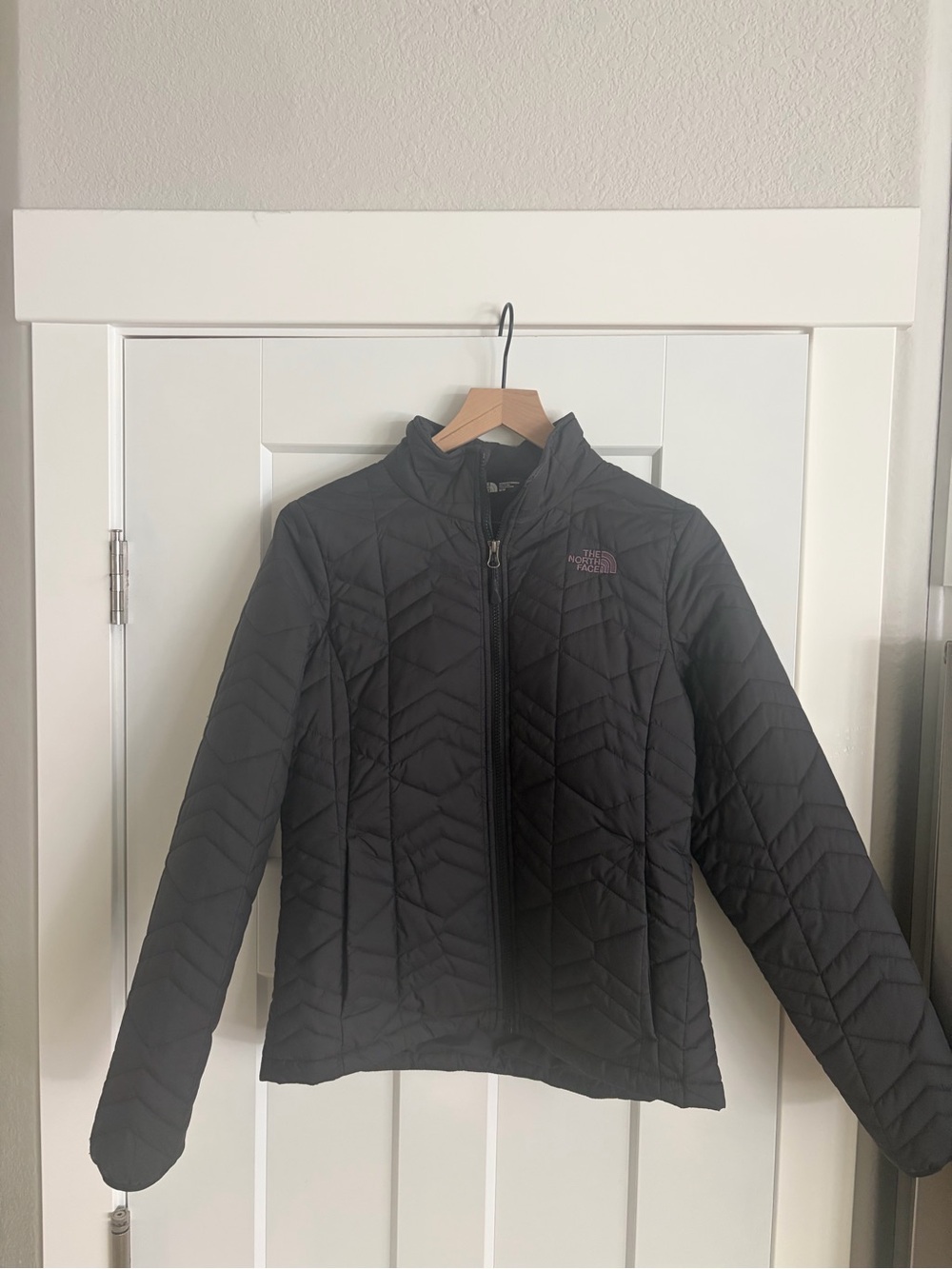 The North Face Women's Black Quilted Jacket Size Medium NWOT